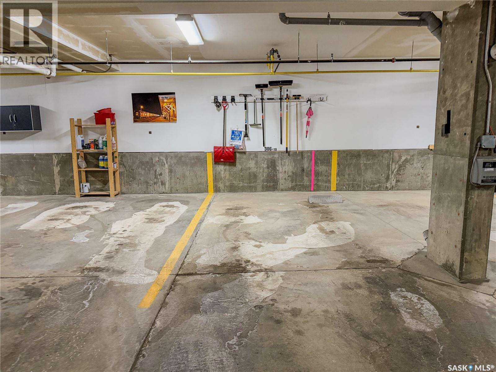 306 345 Morrison Drive, Yorkton, SK - Indoor Photo Showing Garage