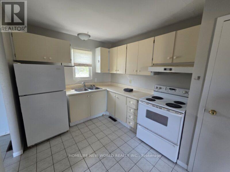 Kitchen - 28 - 131 Rockwood Avenue, St. Catharines, ON - Indoor Photo Showing Kitchen With Double Sink