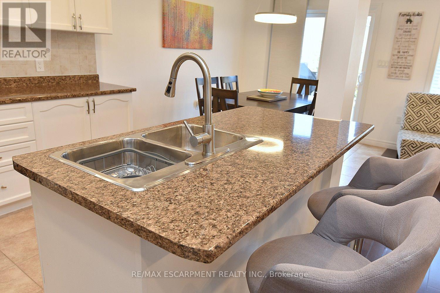 102 Celestial Crescent, Hamilton, ON - Indoor Photo Showing Kitchen With Double Sink