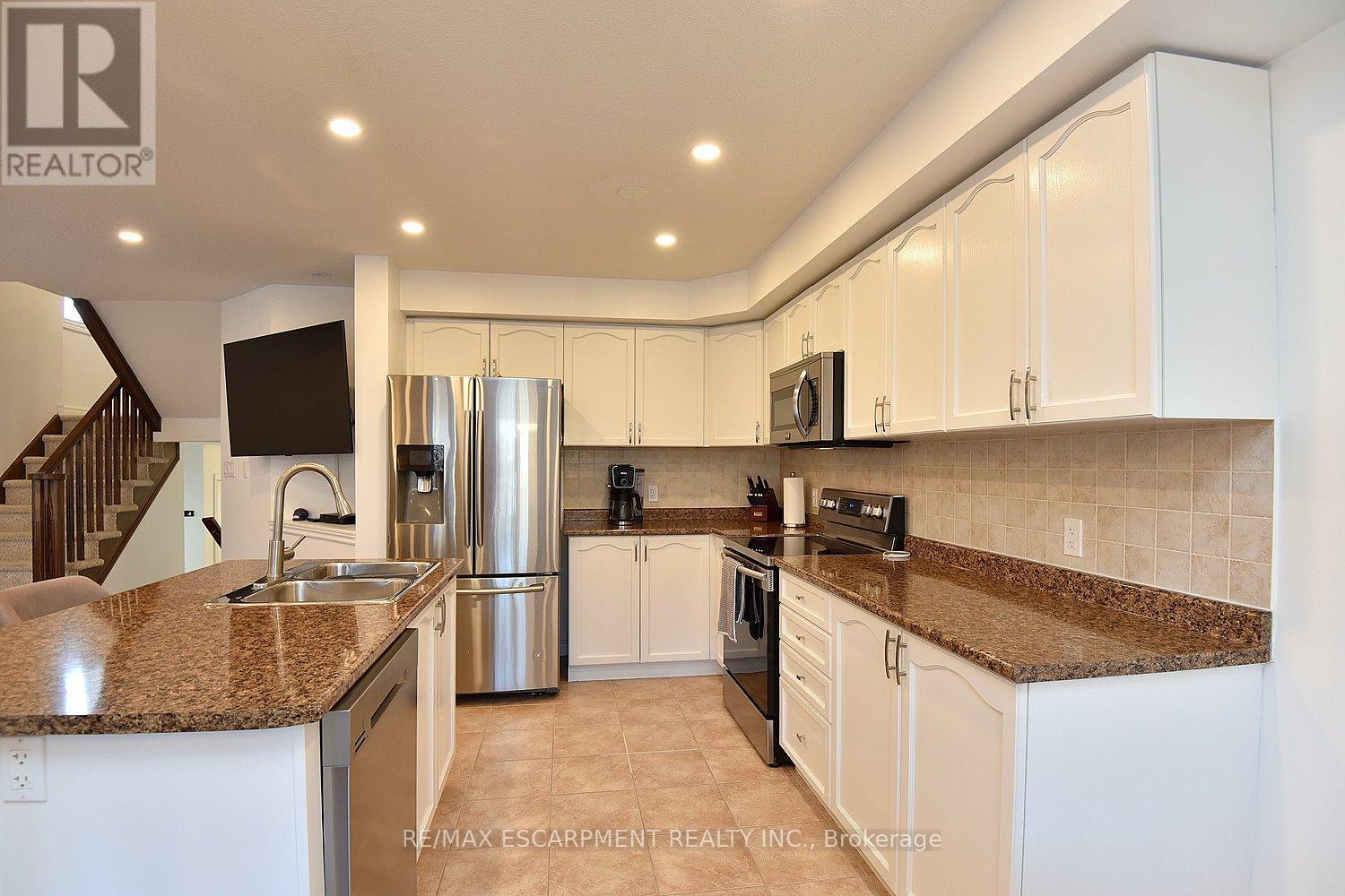 102 Celestial Crescent, Hamilton, ON - Indoor Photo Showing Kitchen With Double Sink