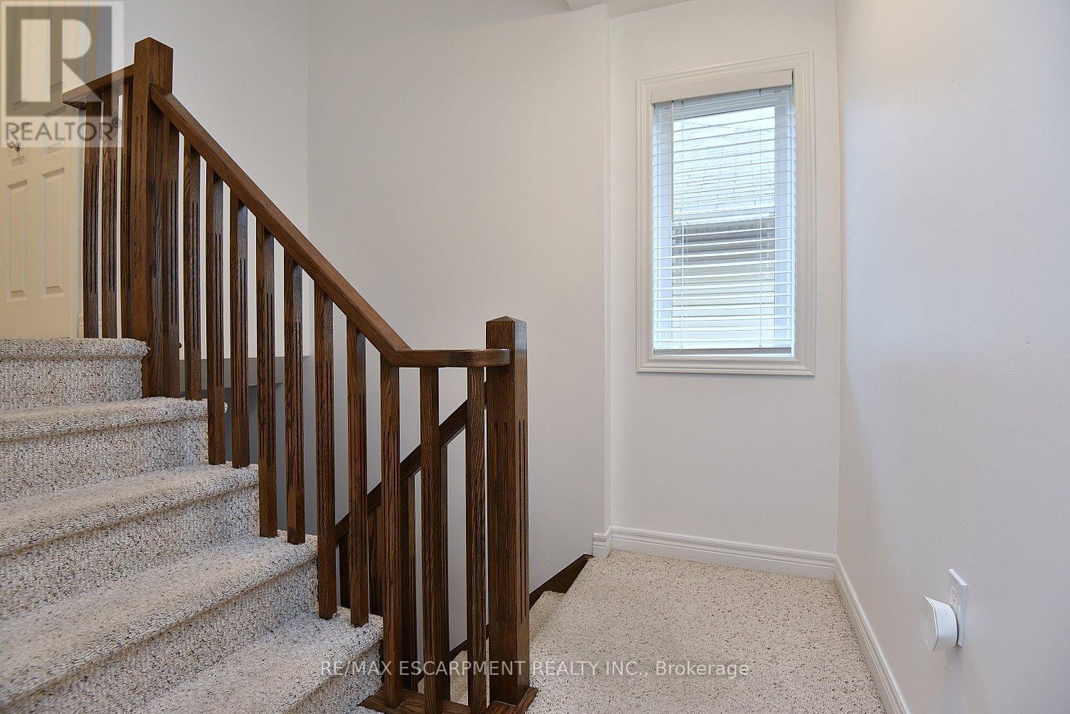 102 Celestial Crescent, Hamilton, ON - Indoor Photo Showing Other Room