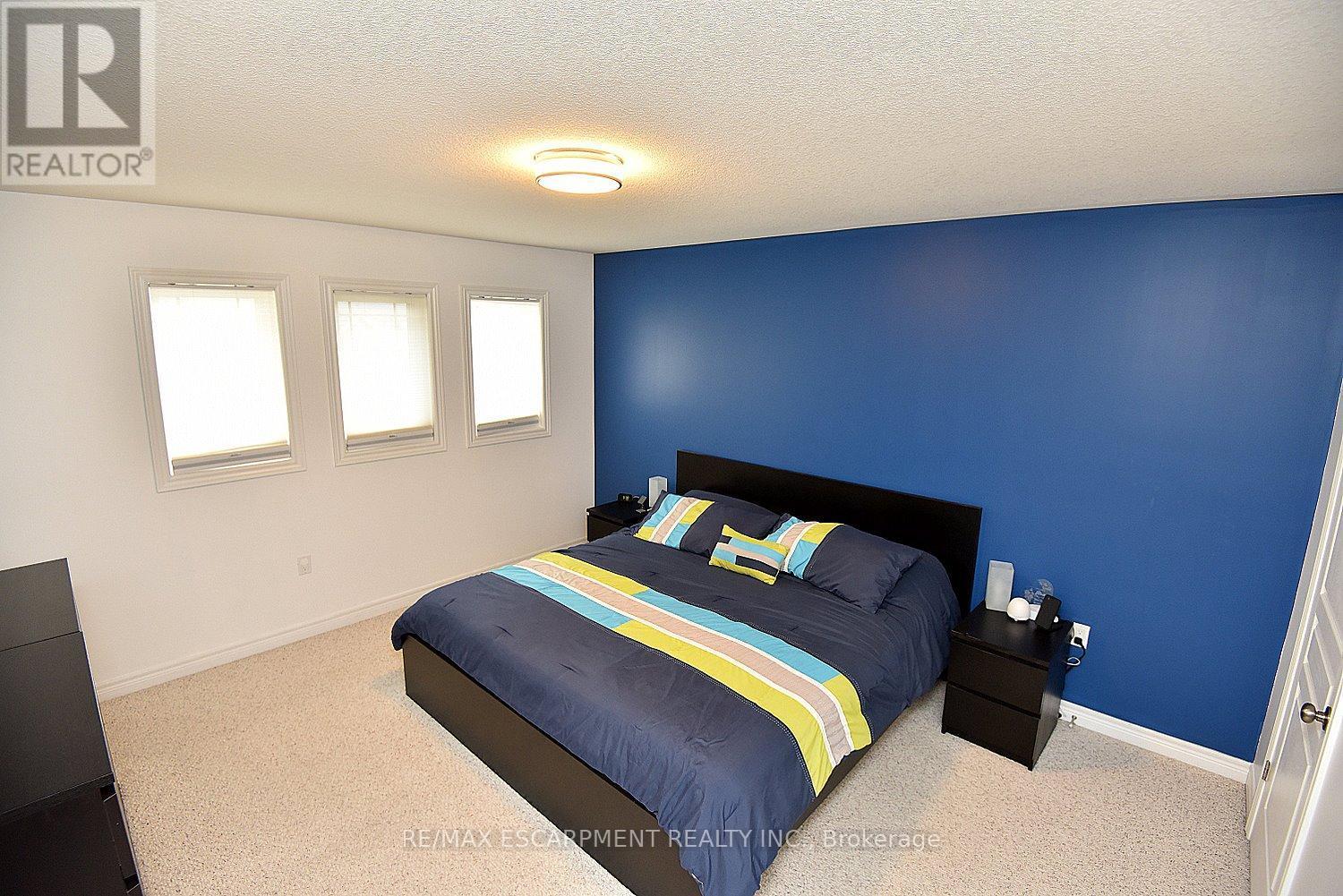 102 Celestial Crescent, Hamilton, ON - Indoor Photo Showing Bedroom