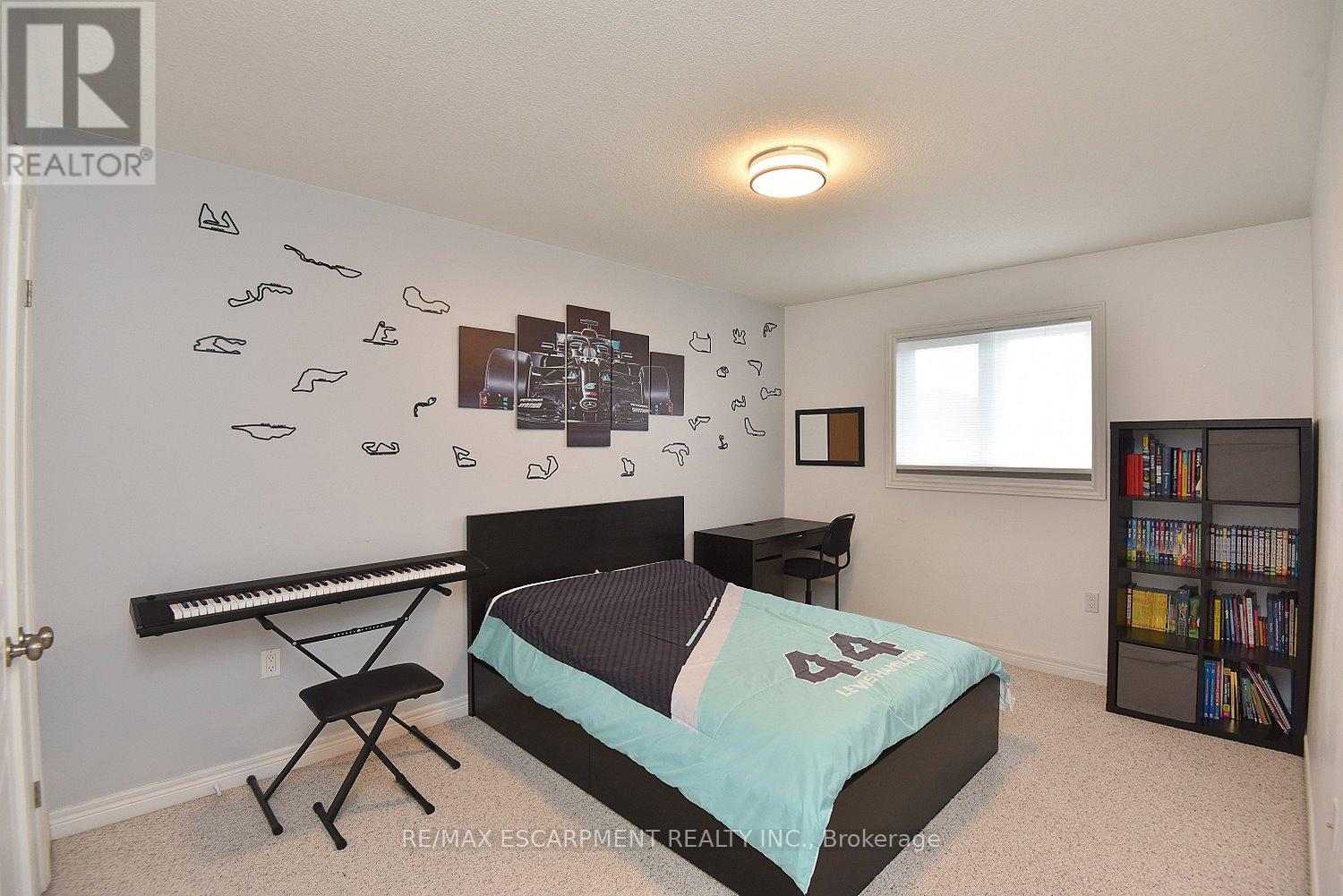 102 Celestial Crescent, Hamilton, ON - Indoor Photo Showing Bedroom