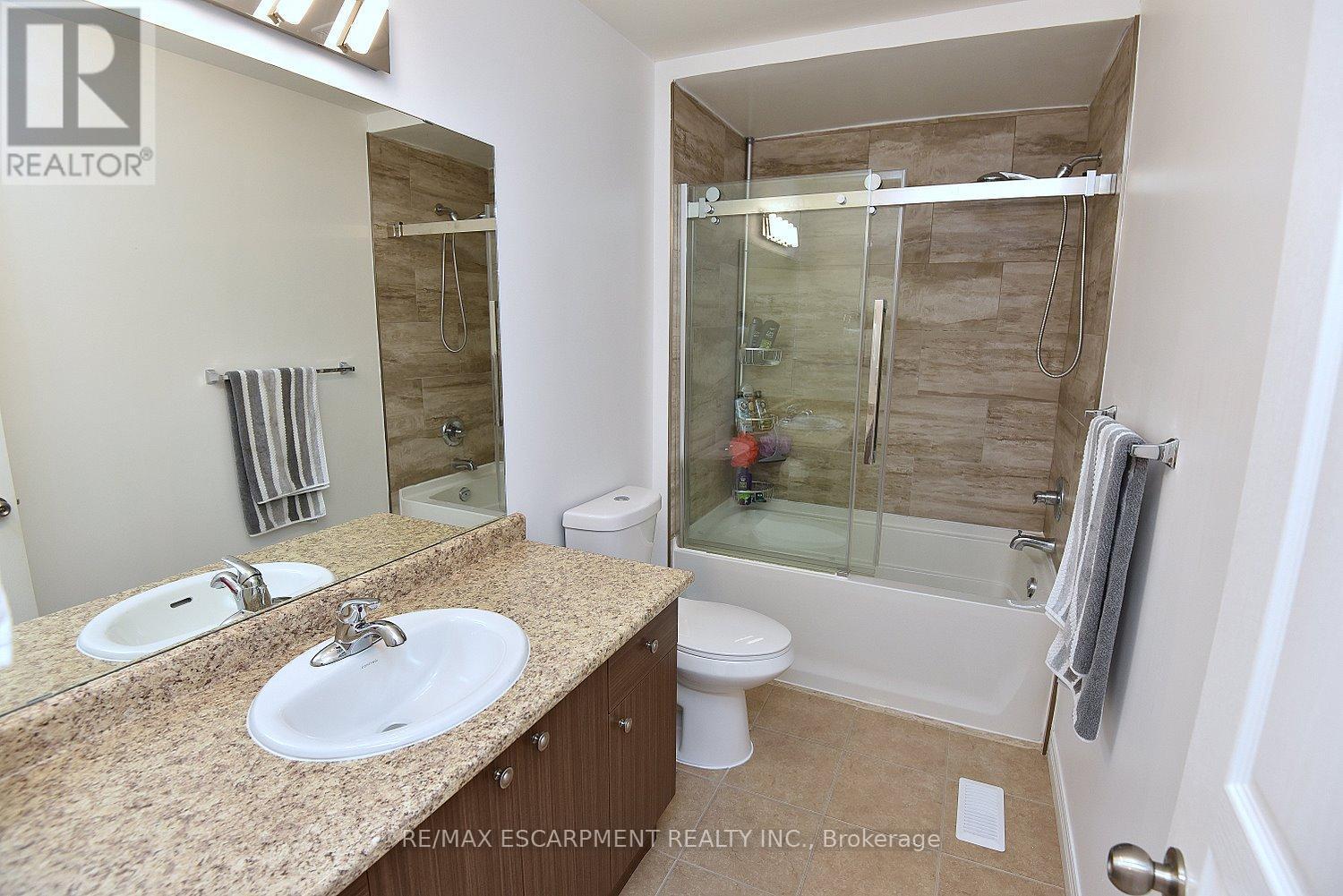 102 Celestial Crescent, Hamilton, ON - Indoor Photo Showing Bathroom