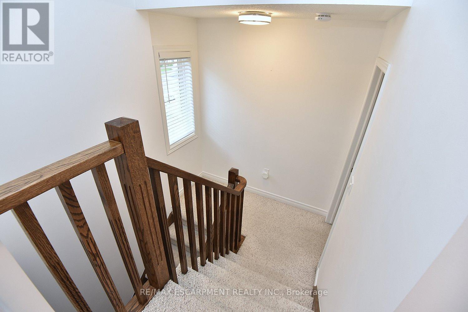 102 Celestial Crescent, Hamilton, ON - Indoor Photo Showing Other Room