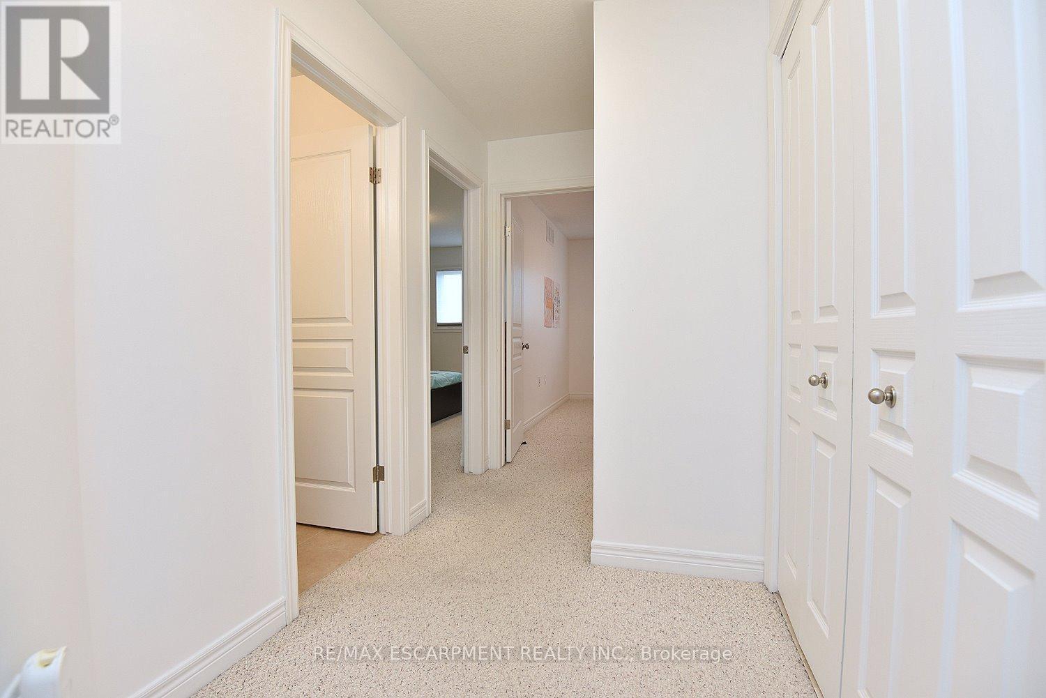 102 Celestial Crescent, Hamilton, ON - Indoor Photo Showing Other Room