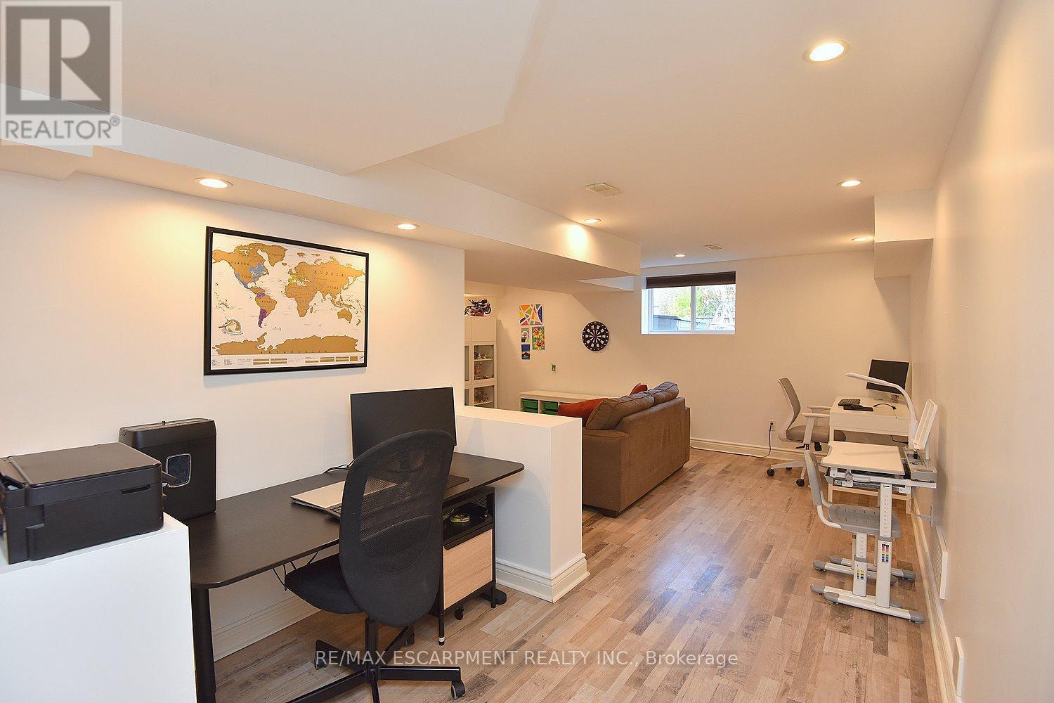 102 Celestial Crescent, Hamilton, ON - Indoor Photo Showing Office