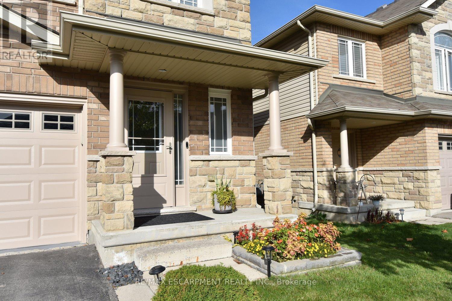 102 Celestial Crescent, Hamilton, ON - Outdoor