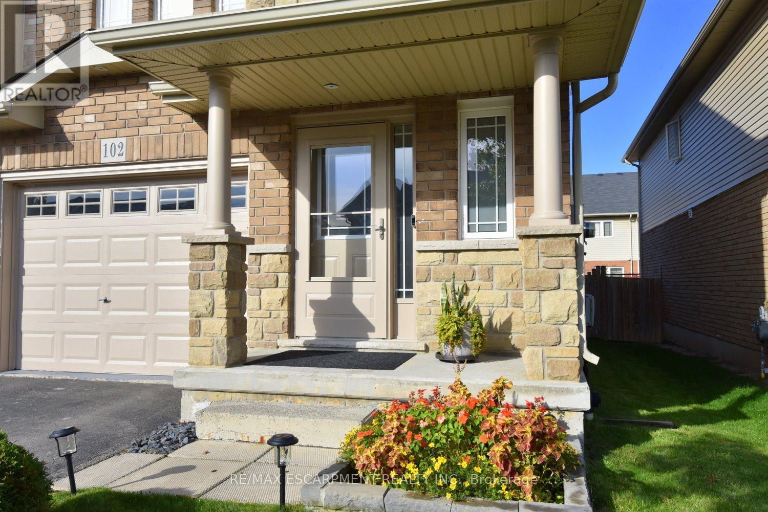 102 Celestial Crescent, Hamilton, ON - Outdoor