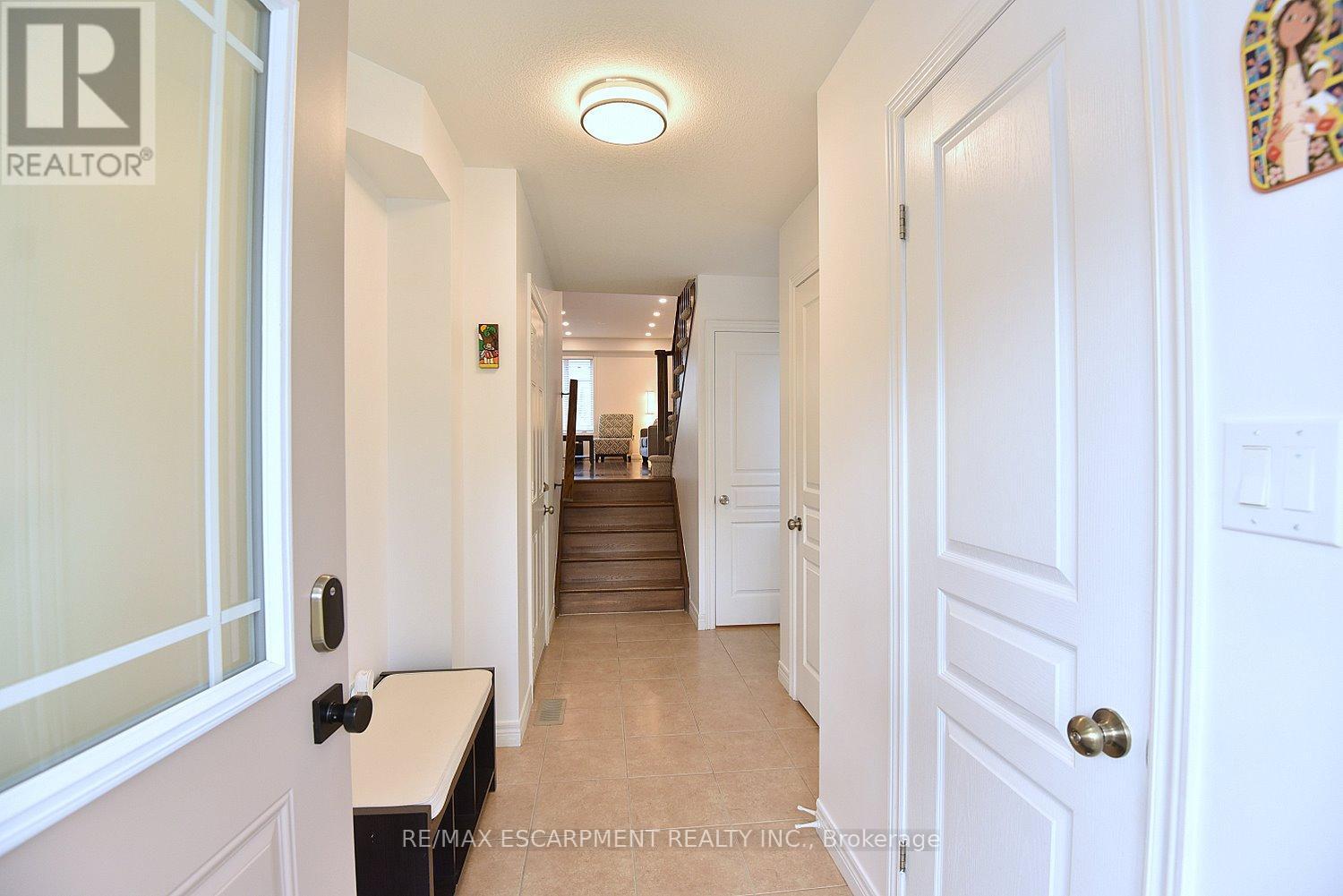 102 Celestial Crescent, Hamilton, ON - Indoor Photo Showing Other Room