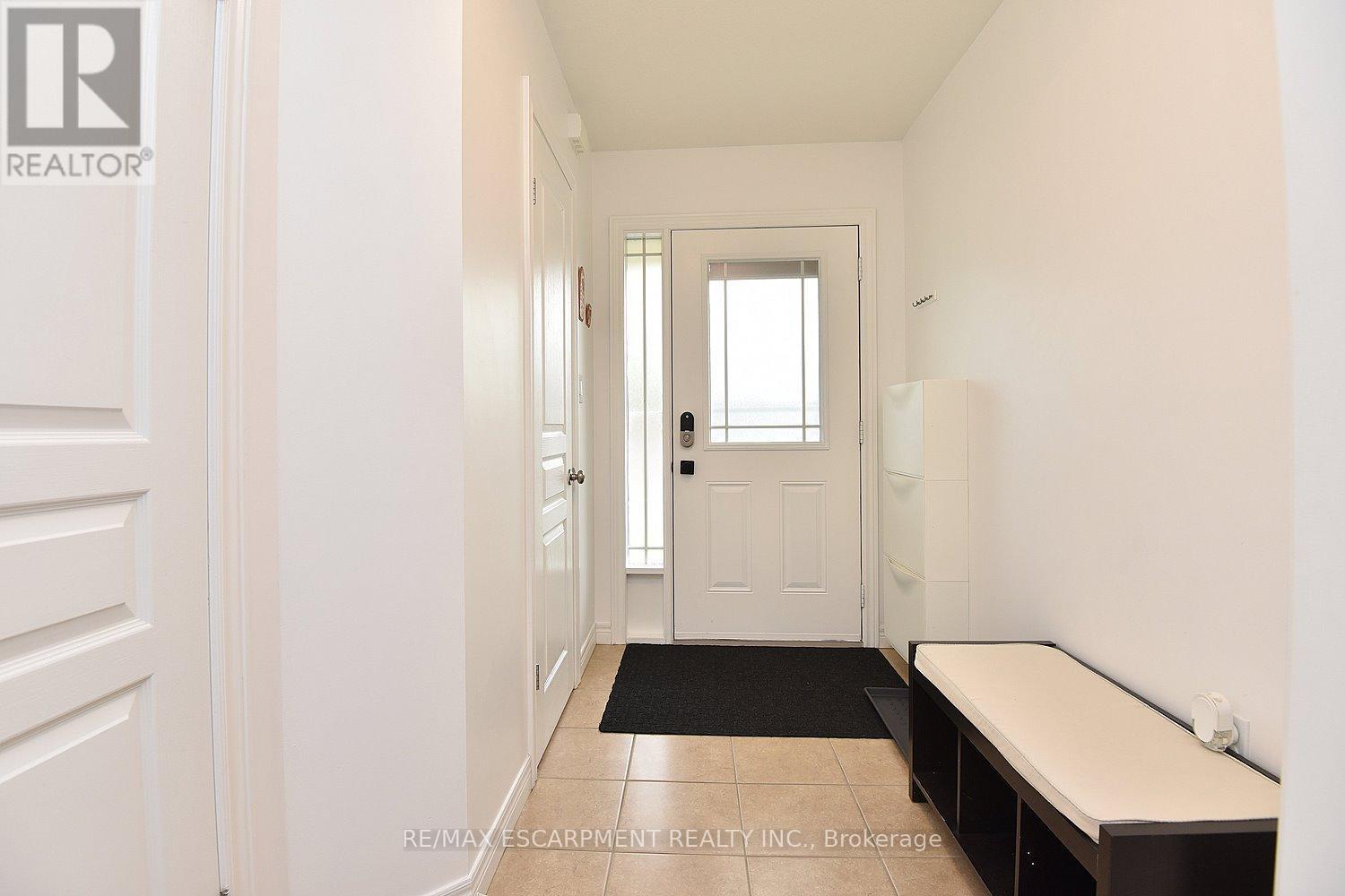 102 Celestial Crescent, Hamilton, ON - Indoor Photo Showing Other Room