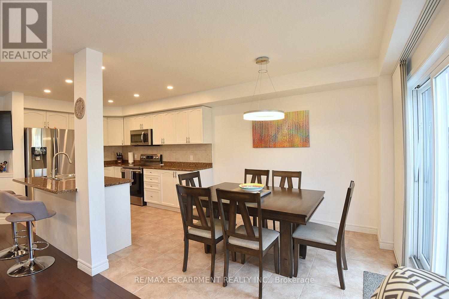 102 Celestial Crescent, Hamilton, ON - Indoor Photo Showing Dining Room
