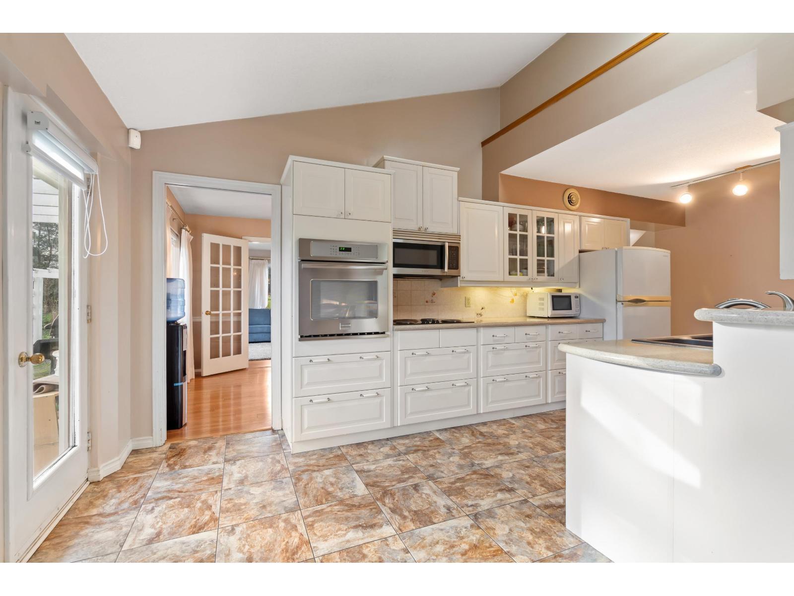 8058 Glover Road, Langley, BC - Indoor Photo Showing Kitchen