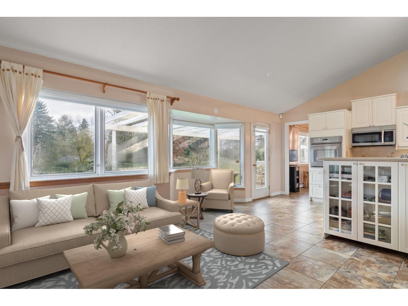8058 Glover Road, Langley, BC - Indoor Photo Showing Living Room
