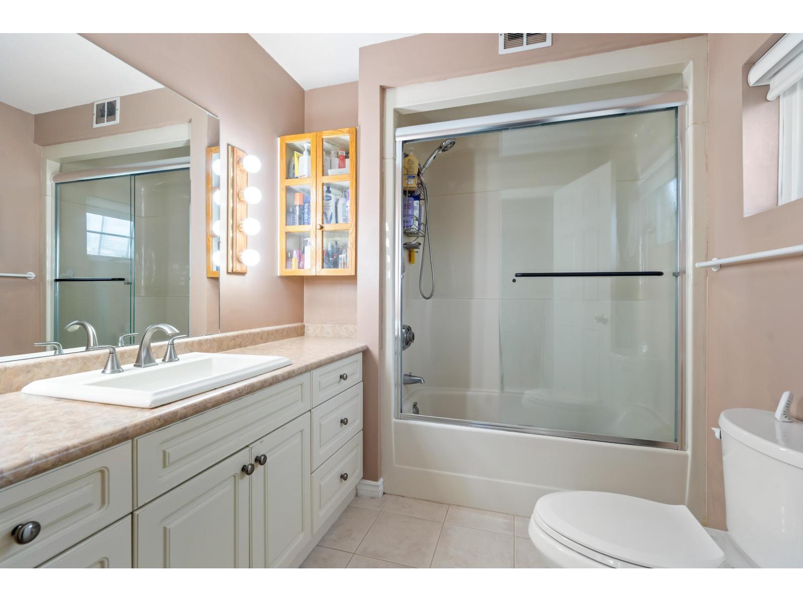 8058 Glover Road, Langley, BC - Indoor Photo Showing Bathroom