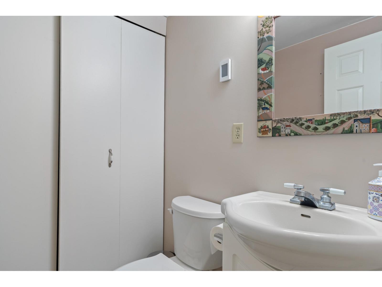 8058 Glover Road, Langley, BC - Indoor Photo Showing Bathroom