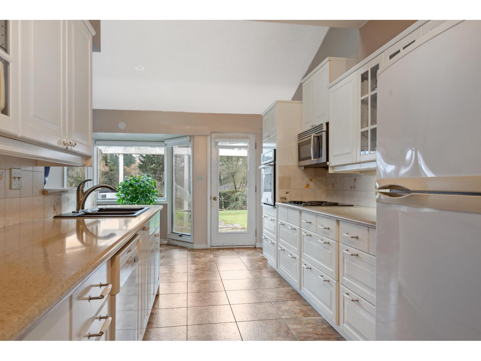 8058 Glover Road, Langley, BC - Indoor Photo Showing Kitchen