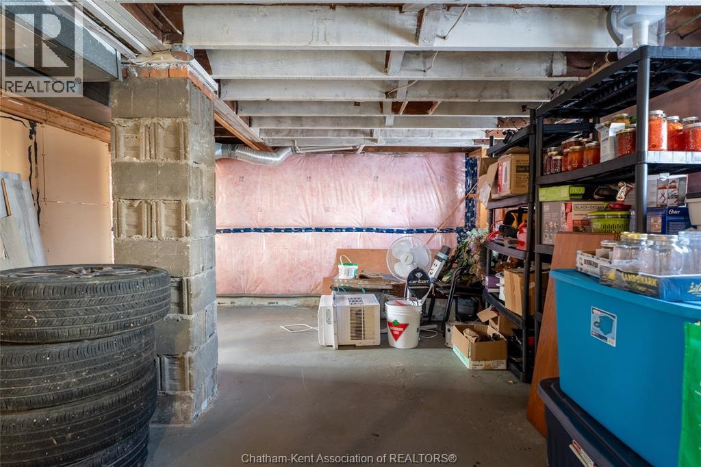 331 St George Street, Dresden, ON - Indoor Photo Showing Garage