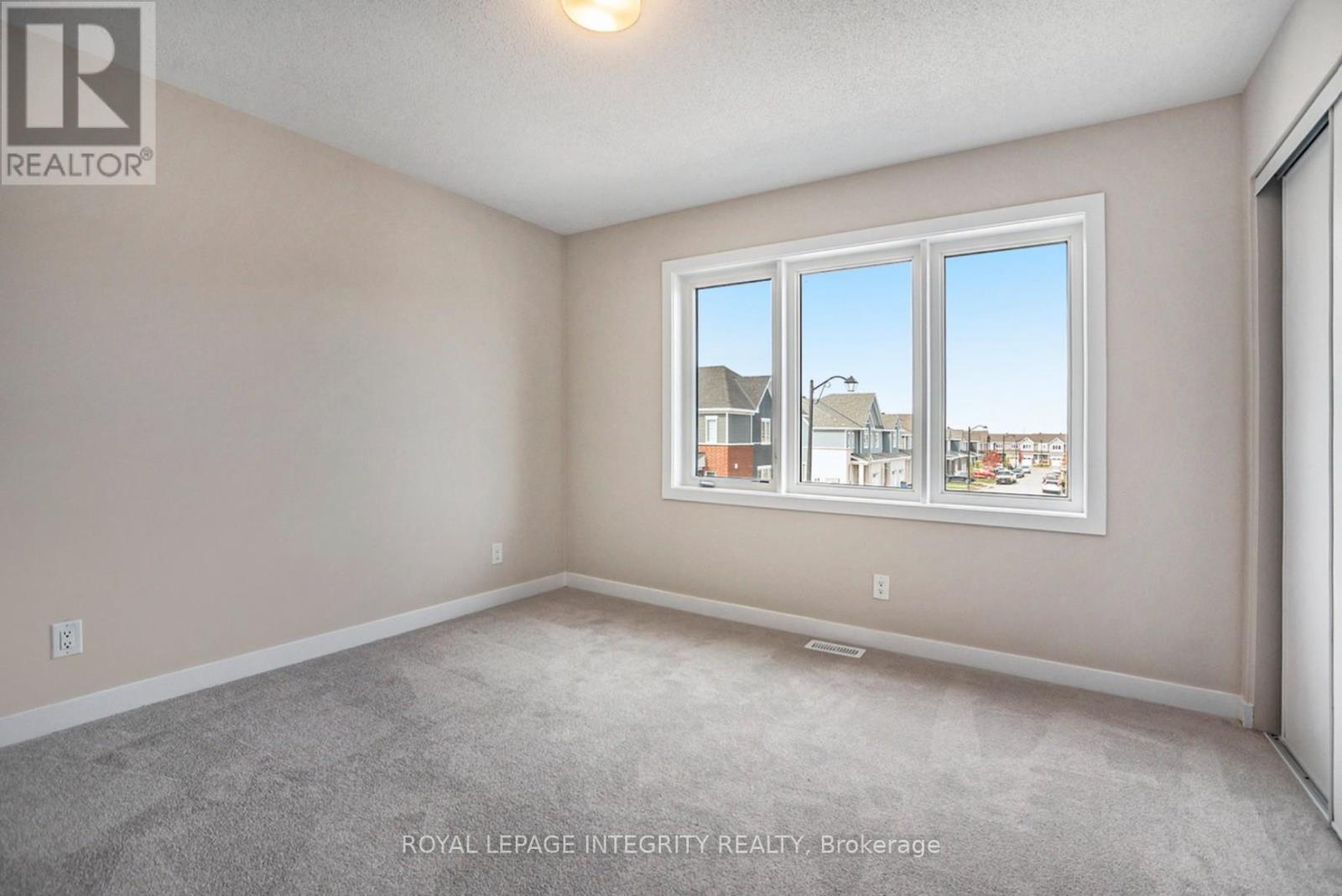 436 Epoch Street, Ottawa, ON - Indoor Photo Showing Other Room