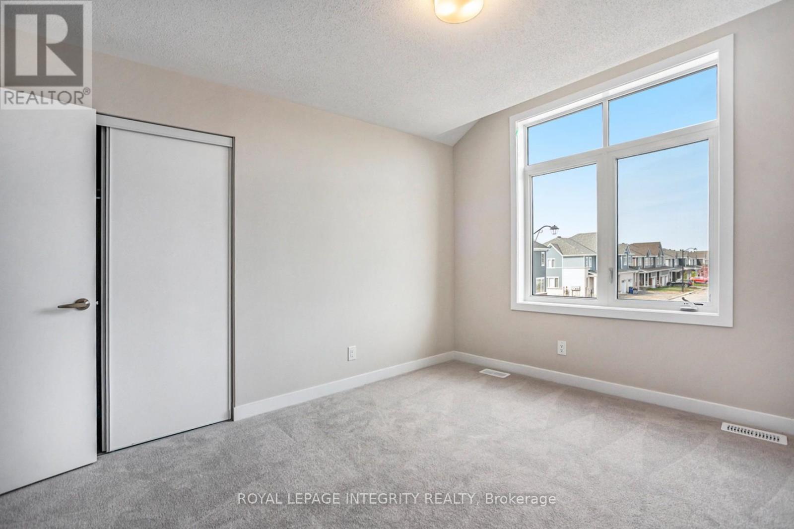 436 Epoch Street, Ottawa, ON - Indoor Photo Showing Other Room