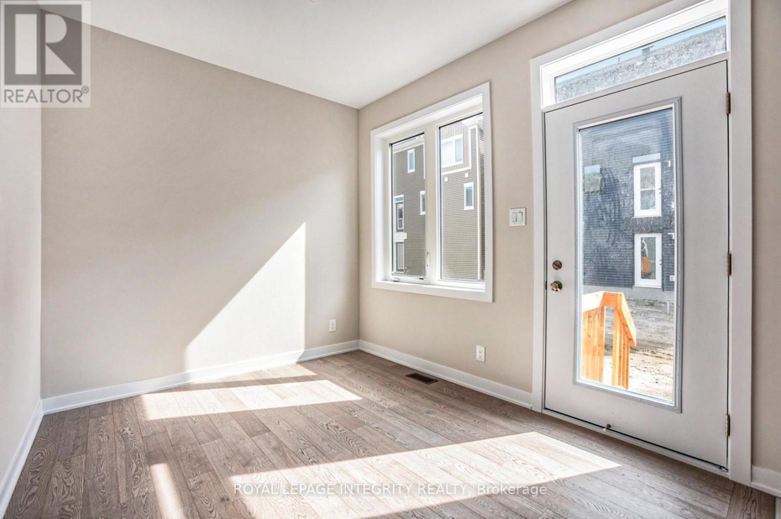 436 Epoch Street, Ottawa, ON - Indoor Photo Showing Other Room