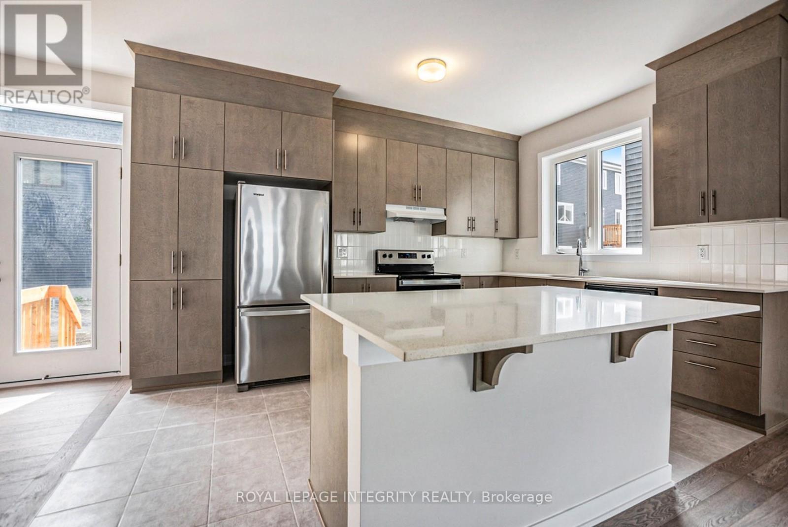 436 Epoch Street, Ottawa, ON - Indoor Photo Showing Kitchen With Upgraded Kitchen