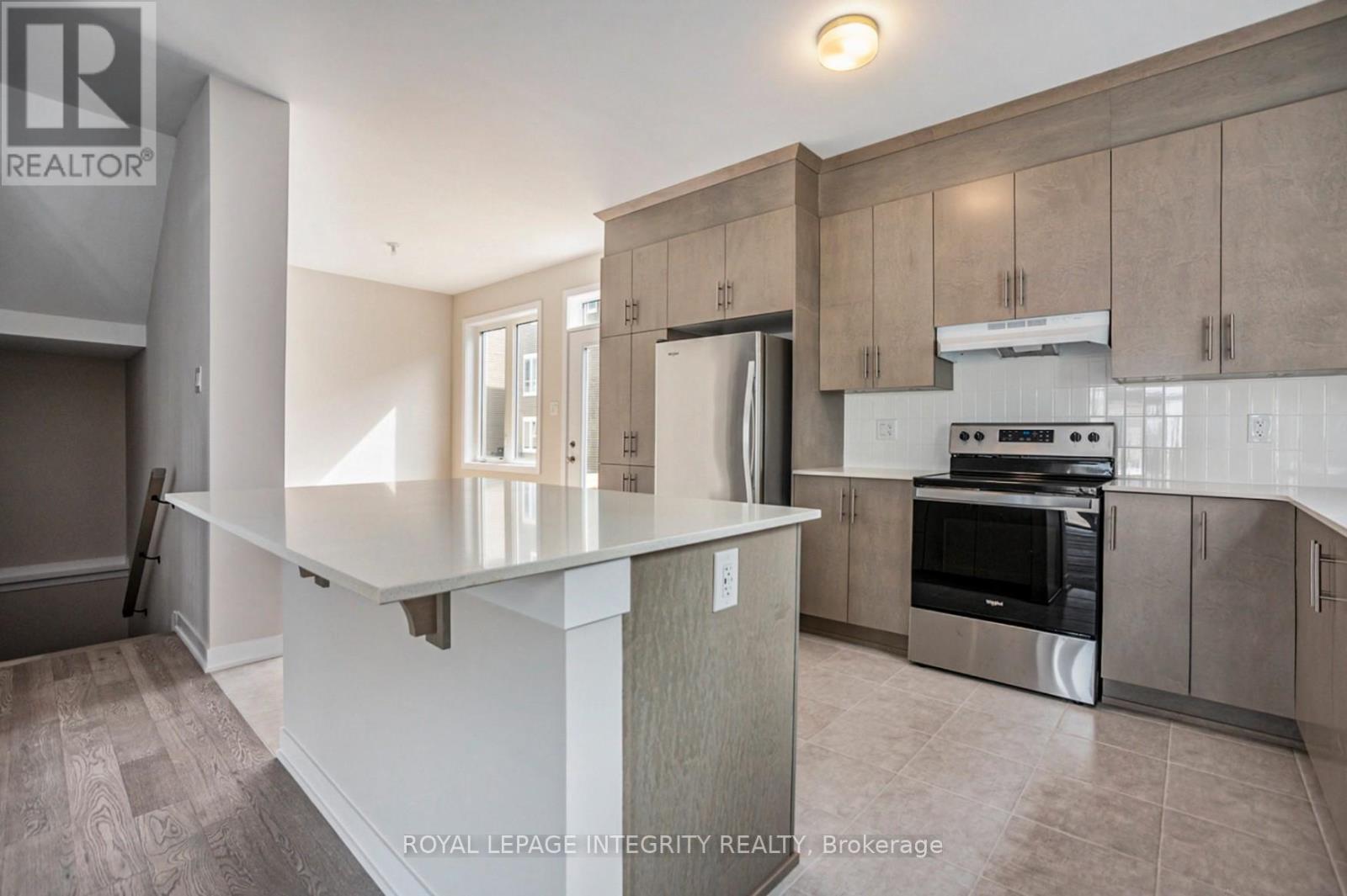 436 Epoch Street, Ottawa, ON - Indoor Photo Showing Kitchen With Upgraded Kitchen