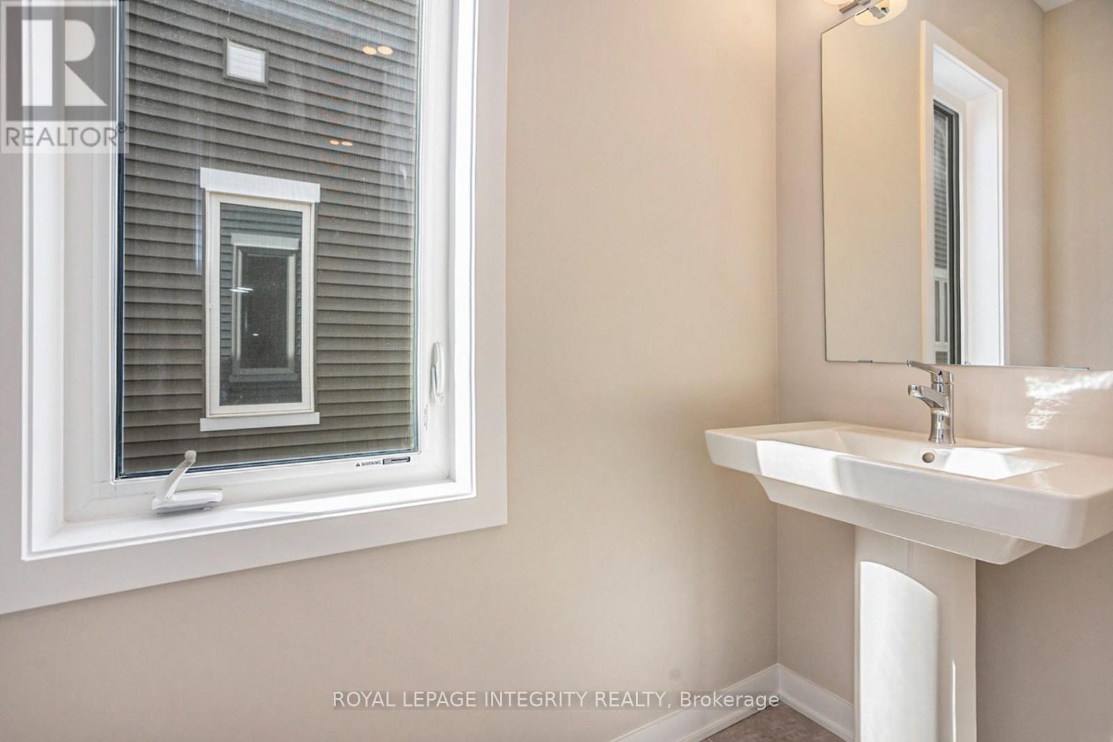 436 Epoch Street, Ottawa, ON - Indoor Photo Showing Bathroom
