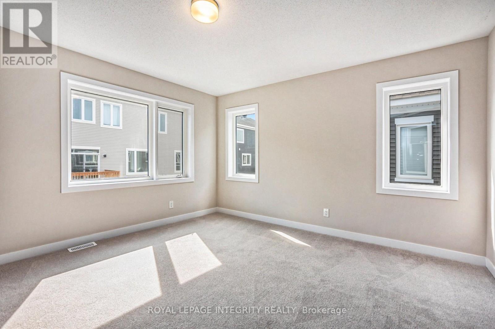 436 Epoch Street, Ottawa, ON - Indoor Photo Showing Other Room