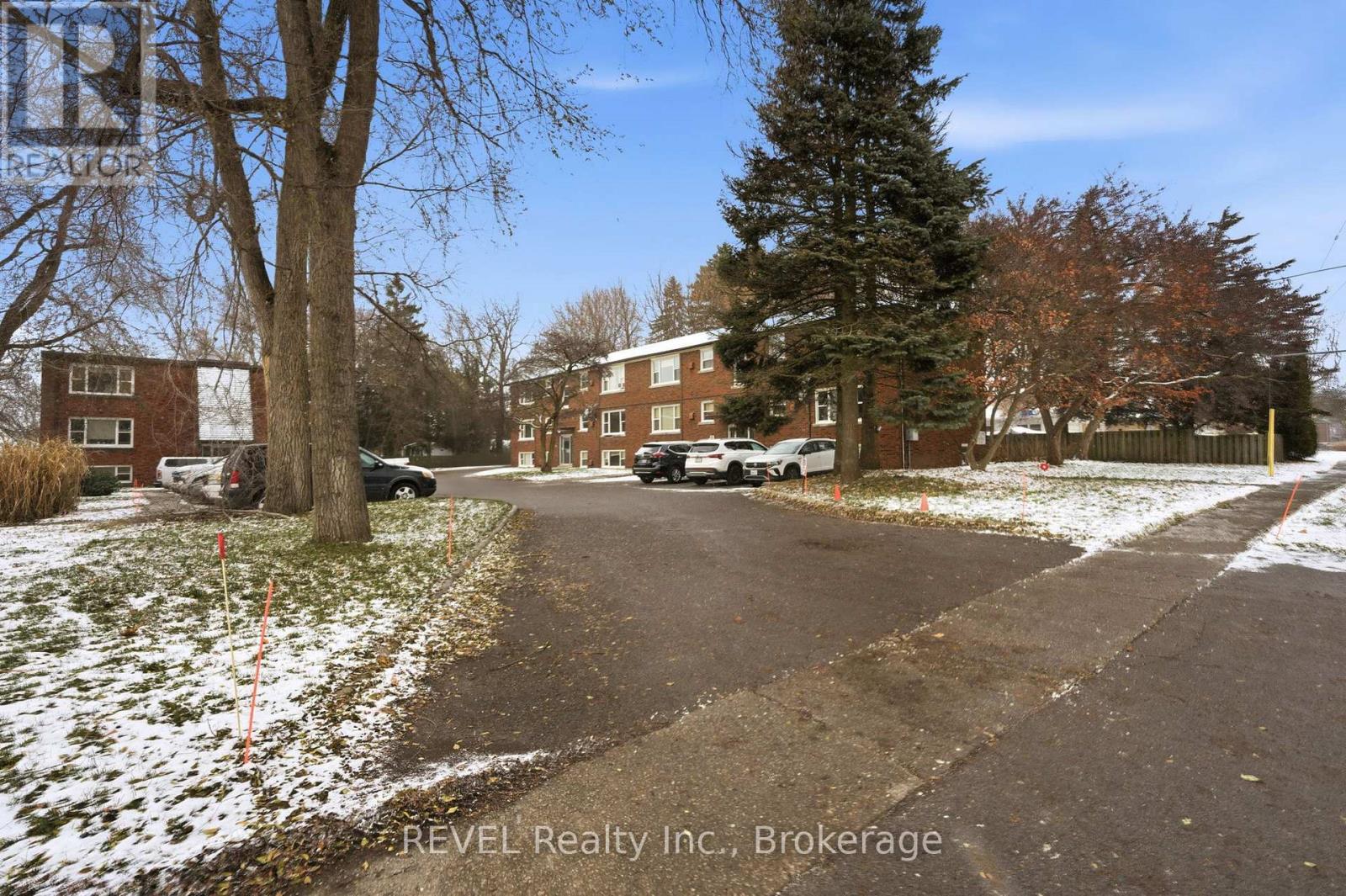 3 - 6167 Dorchester Road, Niagara Falls (Dorchester), ON - Outdoor