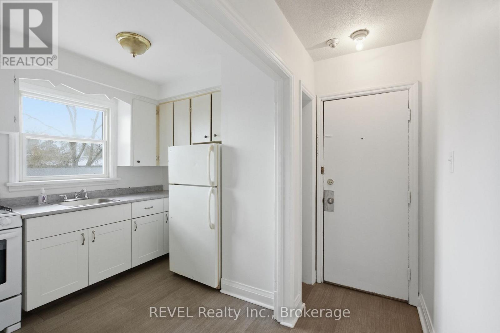 3 - 6167 Dorchester Road, Niagara Falls (Dorchester), ON - Indoor Photo Showing Kitchen