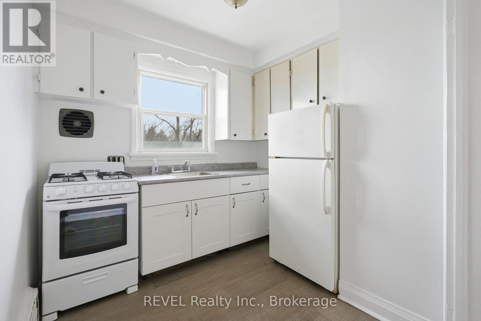 3 - 6167 Dorchester Road, Niagara Falls (Dorchester), ON - Indoor Photo Showing Kitchen