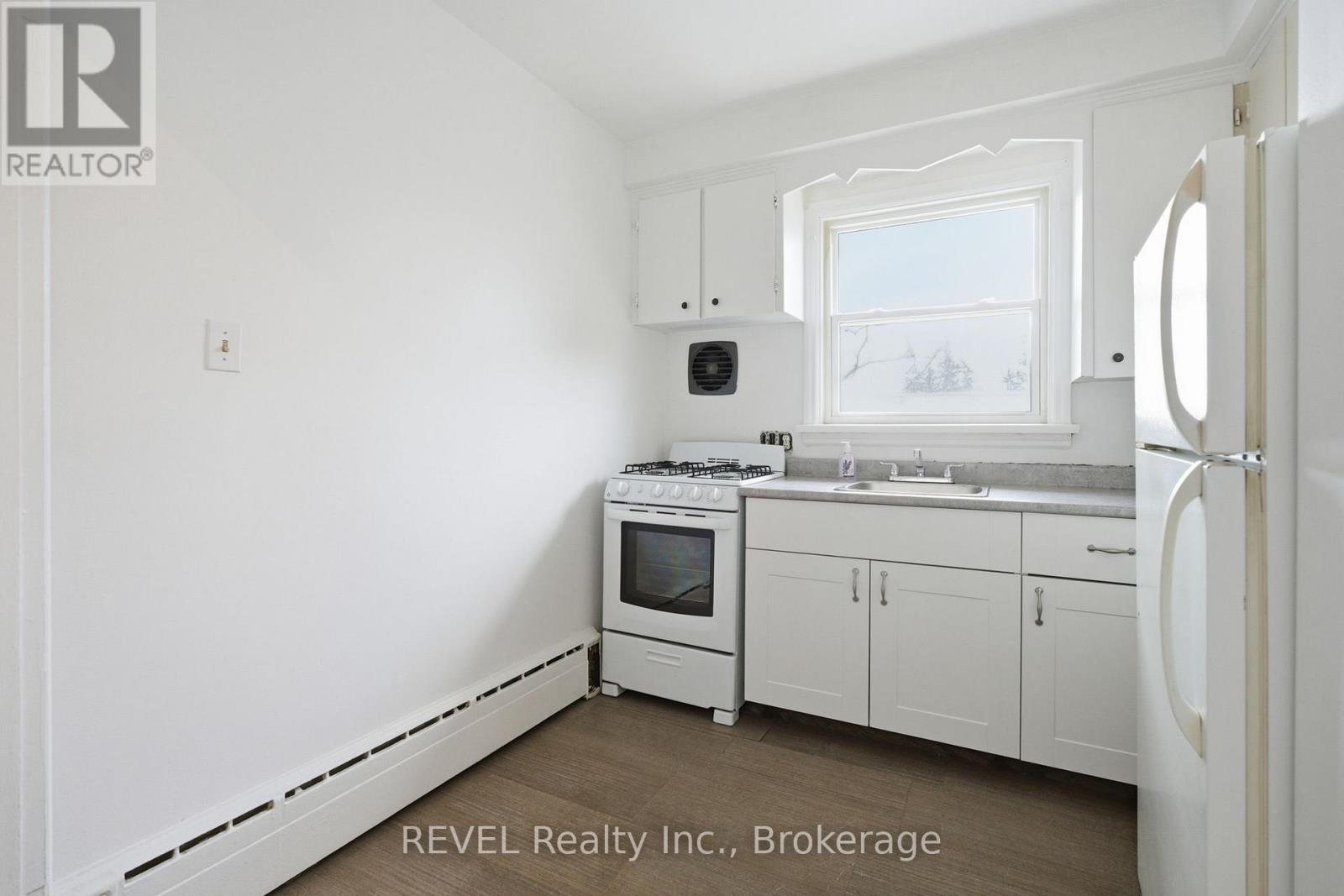 3 - 6167 Dorchester Road, Niagara Falls (Dorchester), ON - Indoor Photo Showing Kitchen