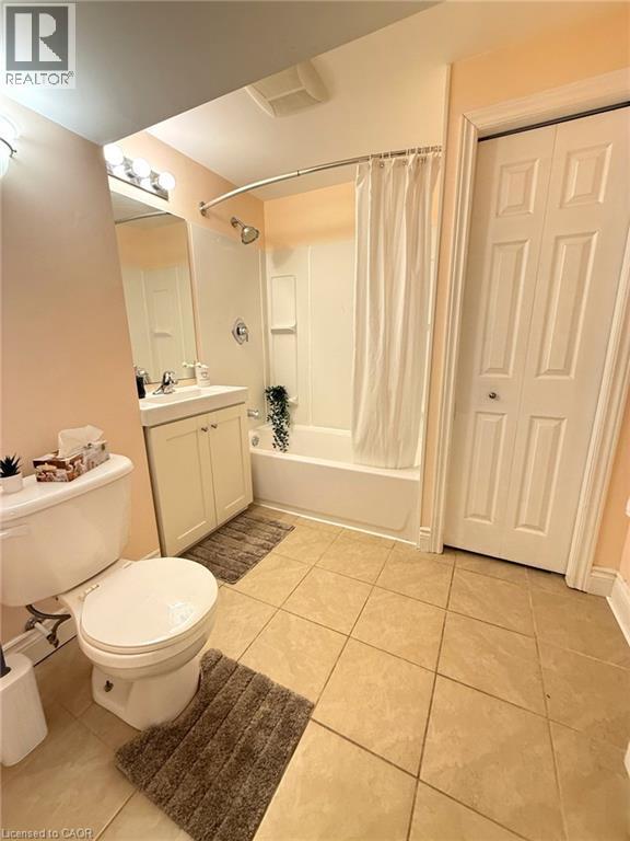 221 Ahrens Street Unit# 5, Kitchener, ON - Indoor Photo Showing Bathroom