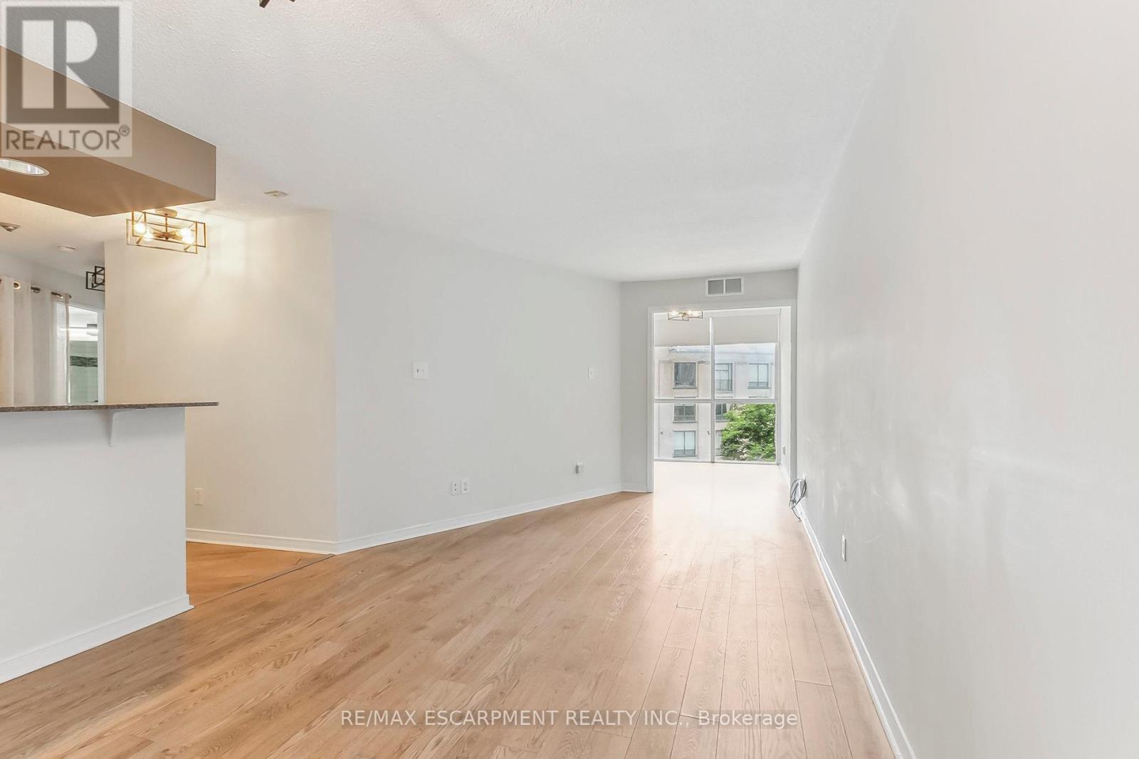 628 - 801 King Street W, Toronto, ON - Indoor