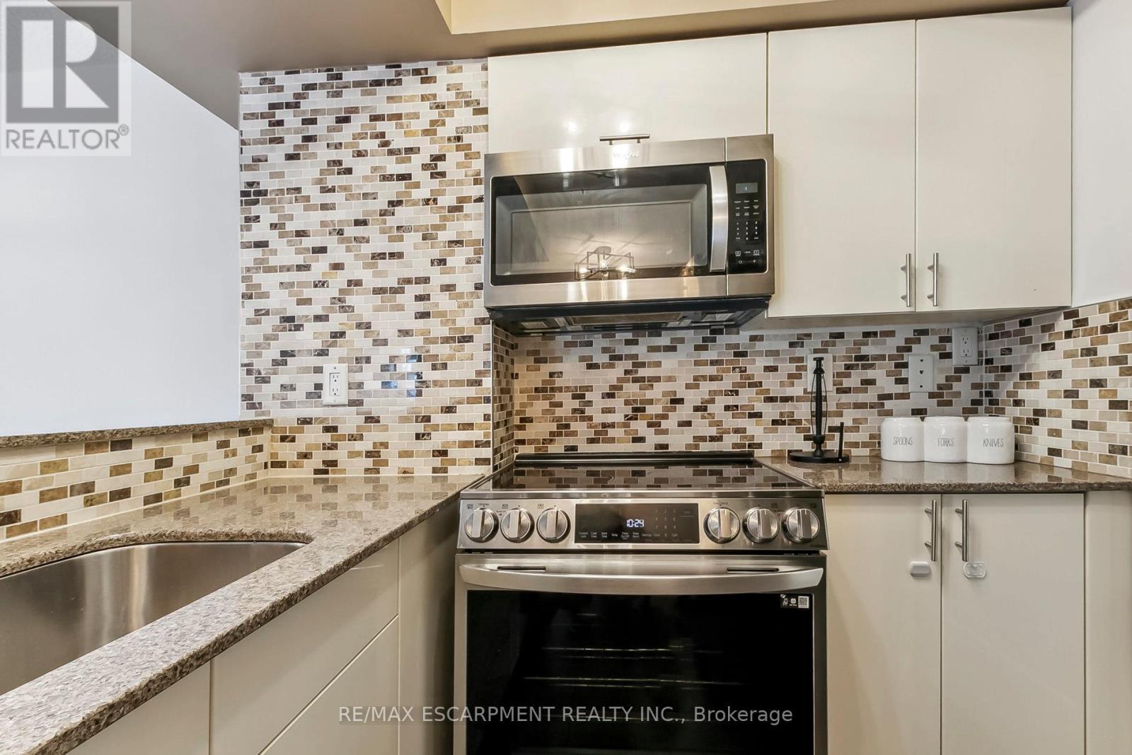 628 - 801 King Street W, Toronto, ON - Indoor Photo Showing Kitchen
