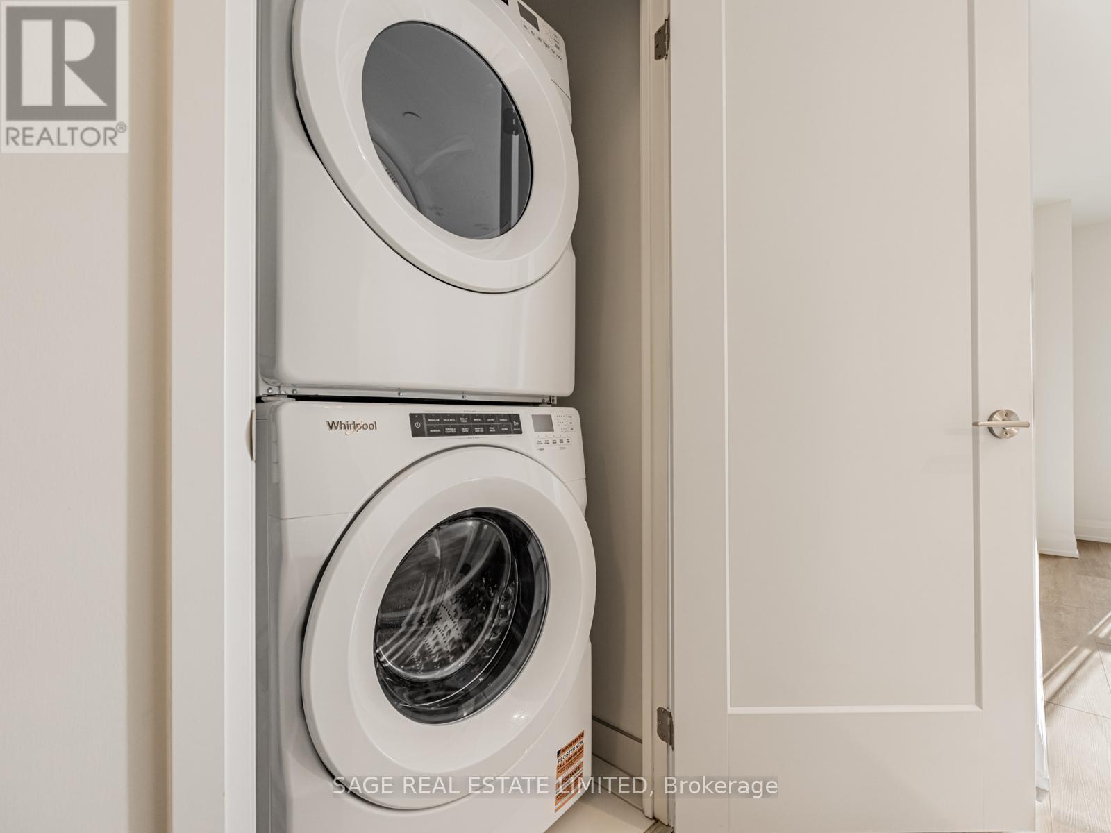 911 - 20 Soudan Avenue, Toronto, ON - Indoor Photo Showing Laundry Room