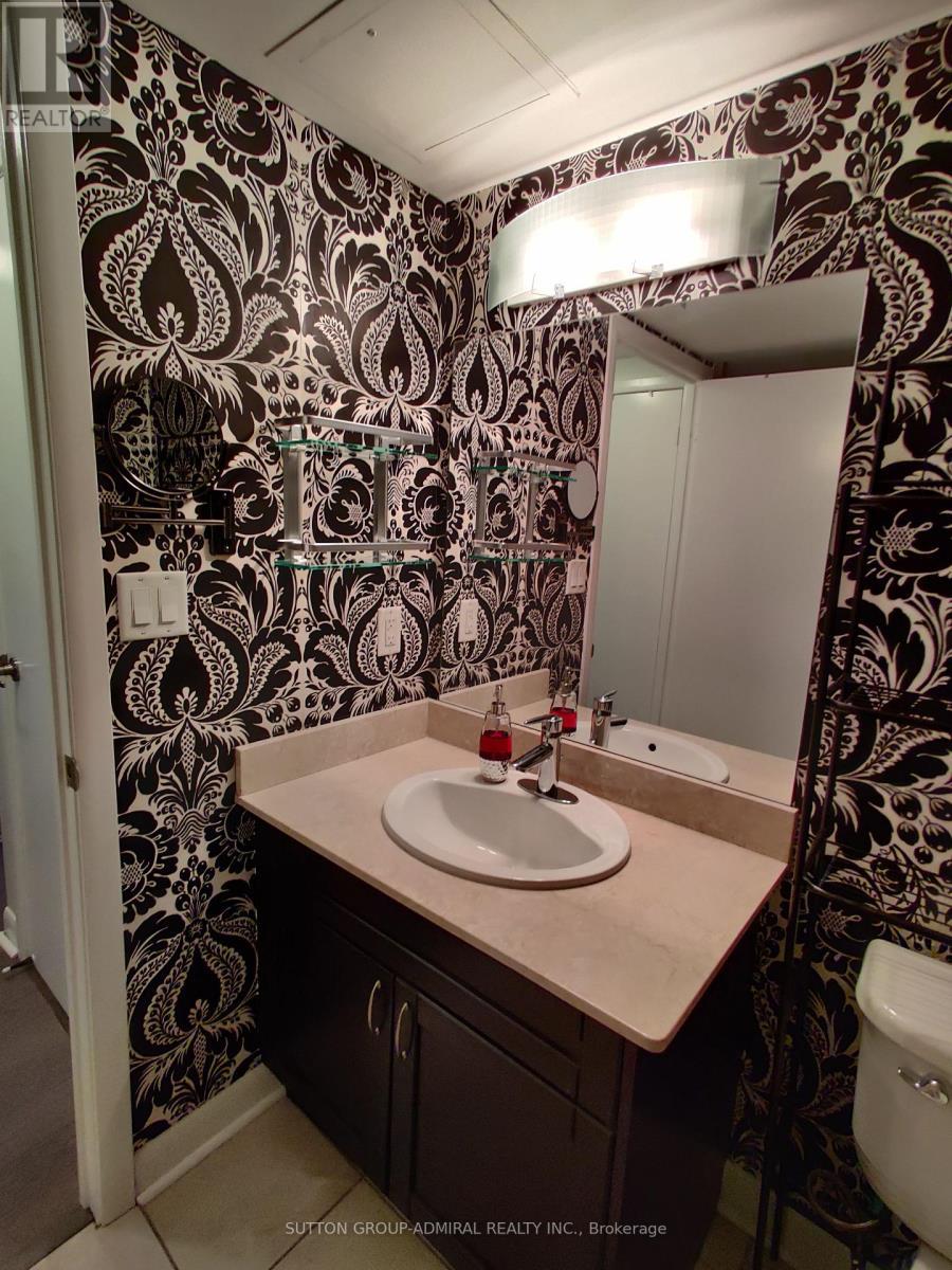 1405 - 600 Fleet Street, Toronto, ON - Indoor Photo Showing Bathroom