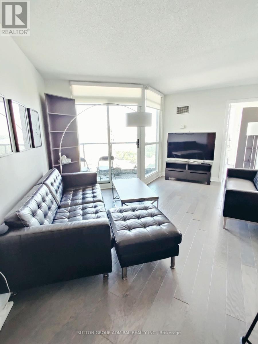 1405 - 600 Fleet Street, Toronto, ON - Indoor Photo Showing Living Room