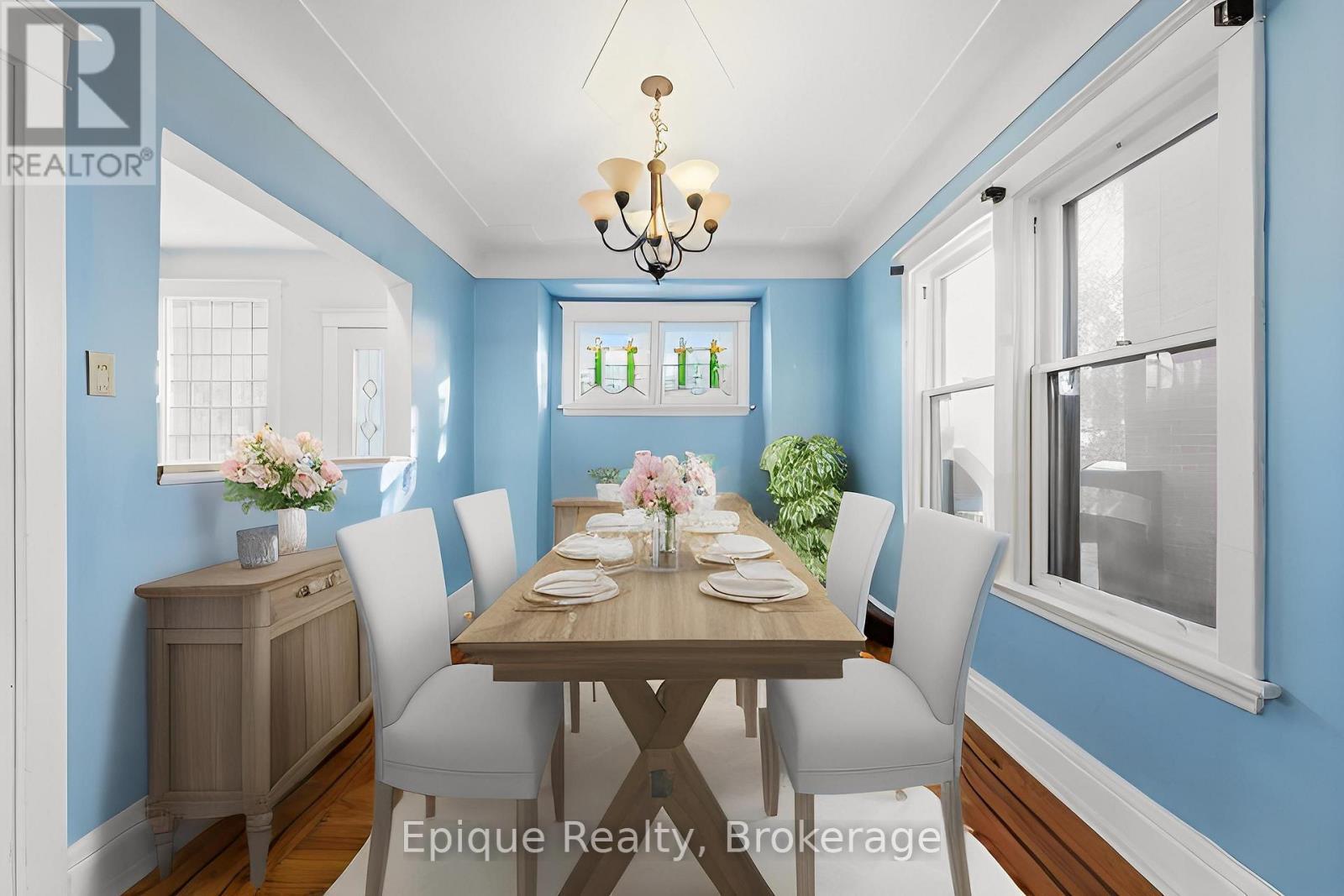 Virtually staged dining room - 67 Kensington Avenue S, Hamilton, ON - Indoor Photo Showing Dining Room