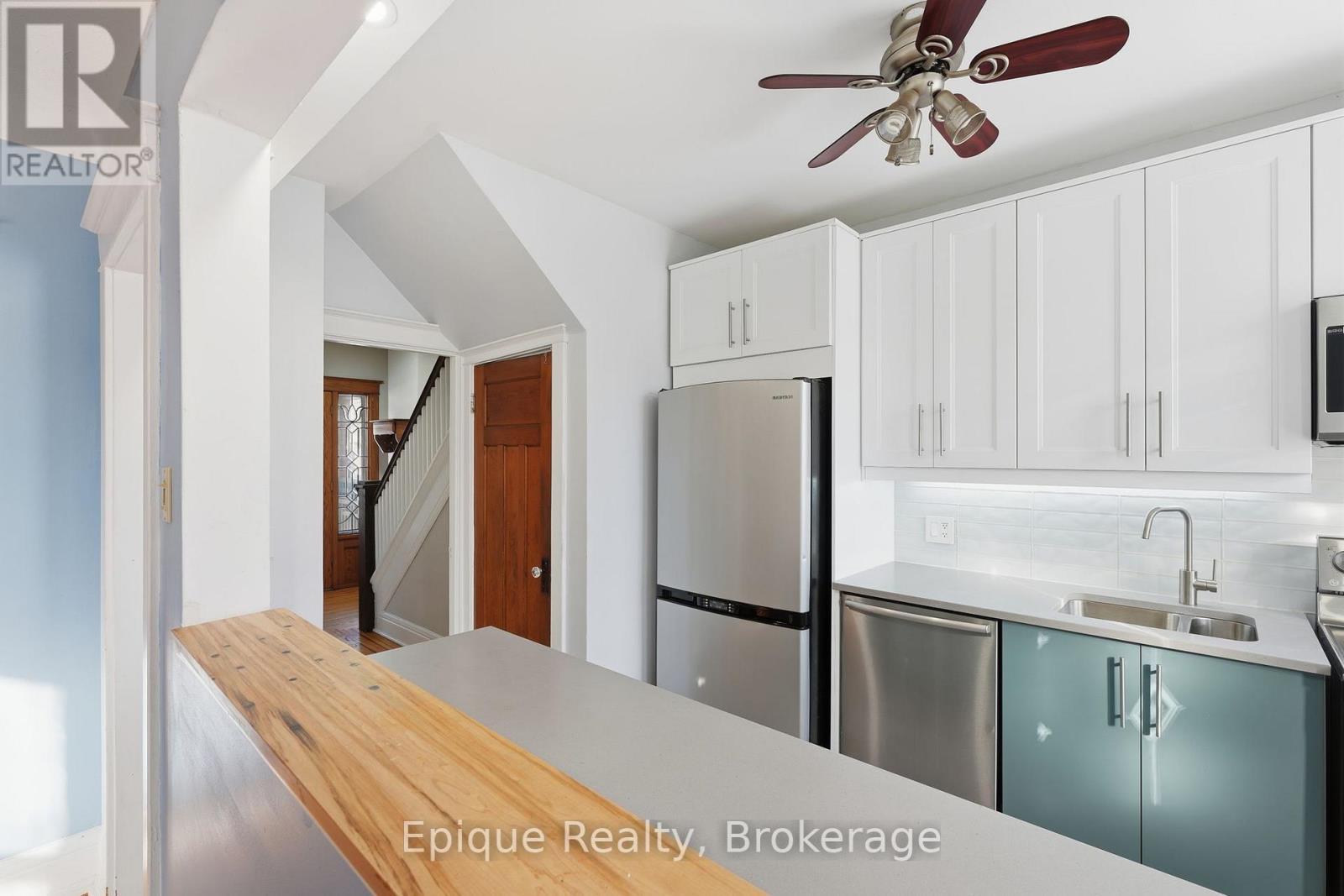67 Kensington Avenue S, Hamilton, ON - Indoor Photo Showing Kitchen With Double Sink