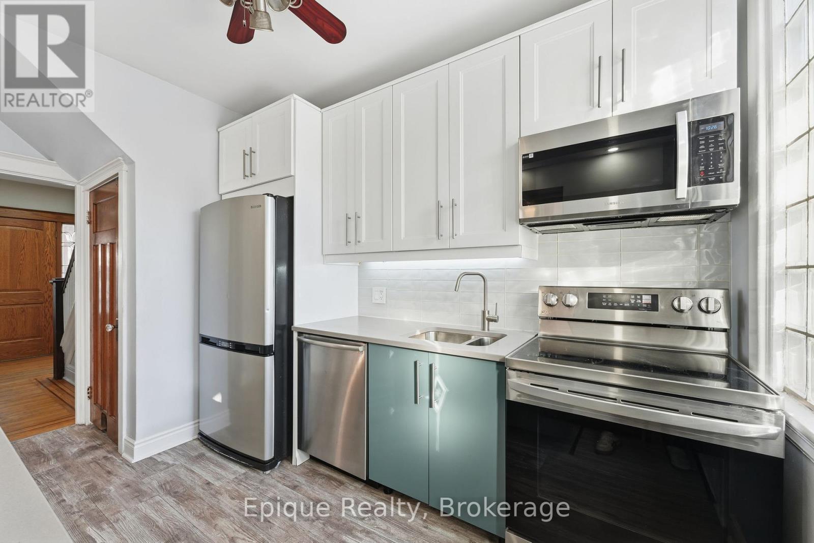 67 Kensington Avenue S, Hamilton, ON - Indoor Photo Showing Kitchen With Double Sink