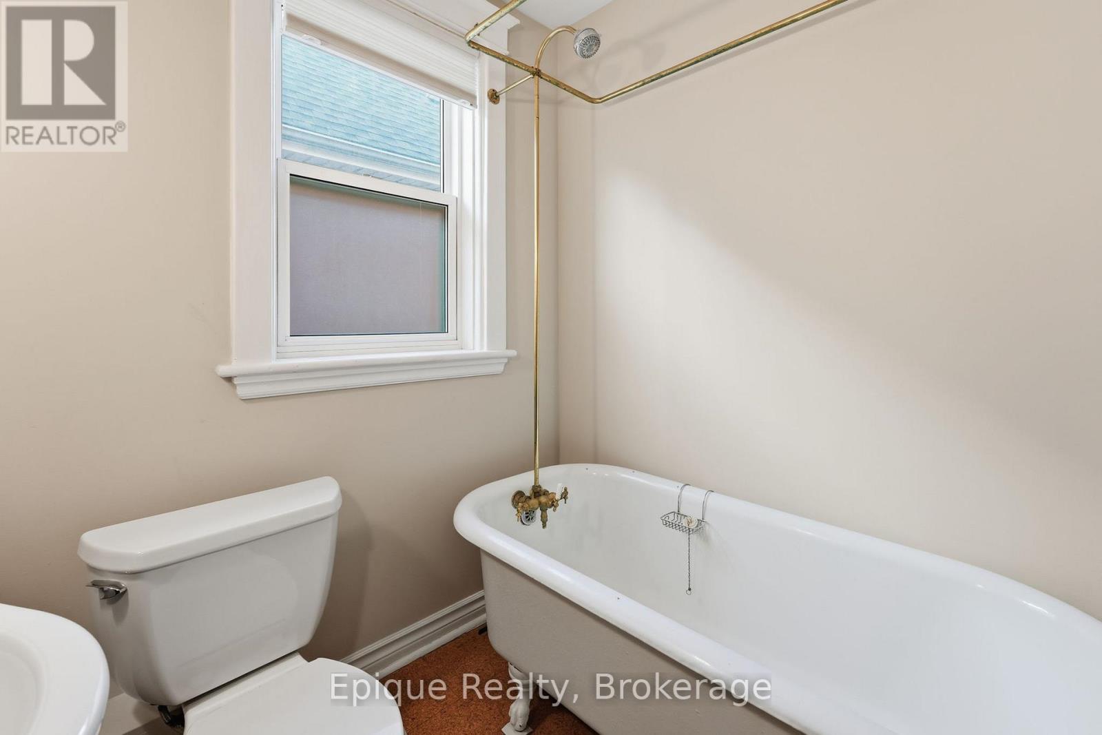 Main bathroom with clawfoot tub - 67 Kensington Avenue S, Hamilton, ON - Indoor Photo Showing Bathroom