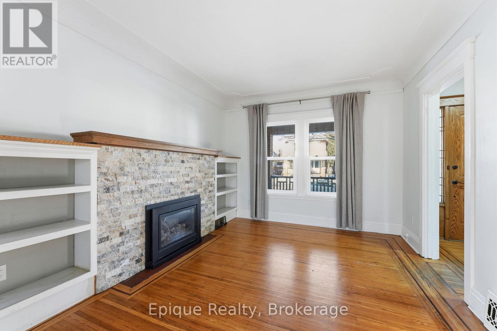67 Kensington Avenue S, Hamilton, ON - Indoor With Fireplace