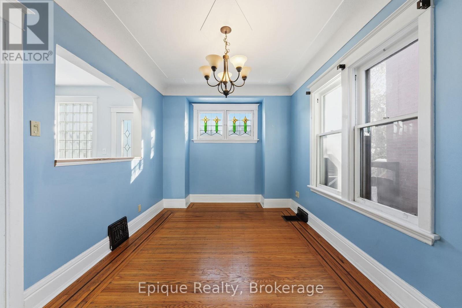 67 Kensington Avenue S, Hamilton, ON - Indoor Photo Showing Other Room