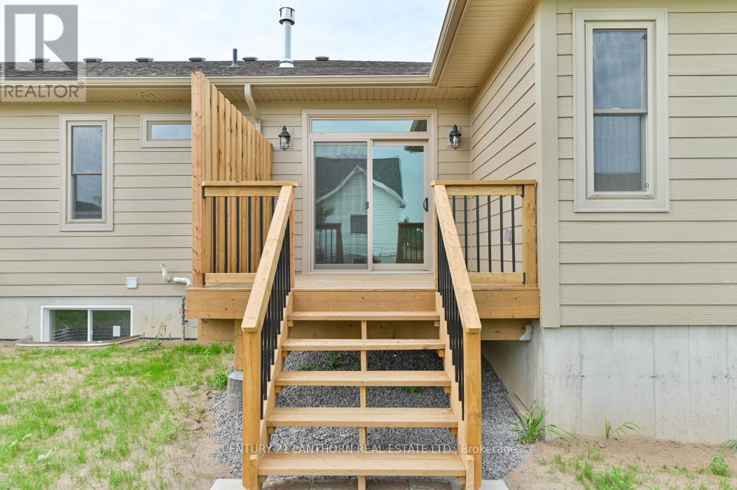 67 Seymour Street W, Centre Hastings, ON - Outdoor With Exterior