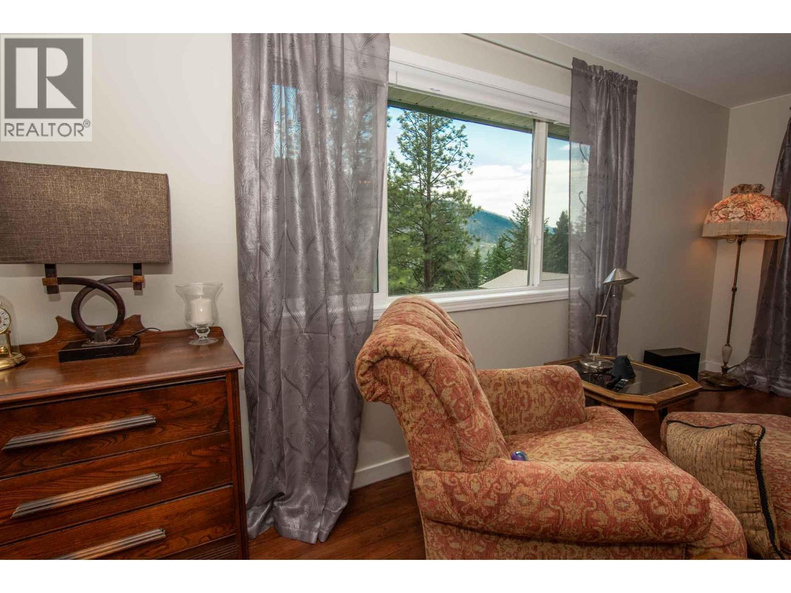 Living Room Views - 3022 Loon Lake Road, Loon Lake, BC - Indoor