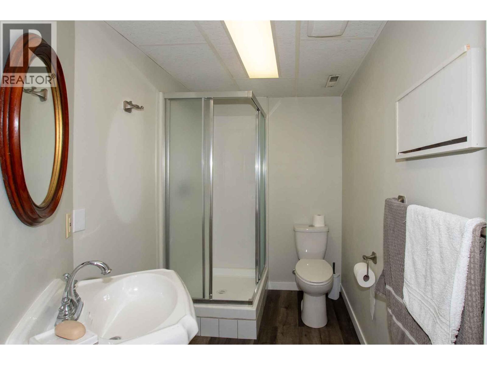 3022 Loon Lake Road, Loon Lake, BC - Indoor Photo Showing Bathroom