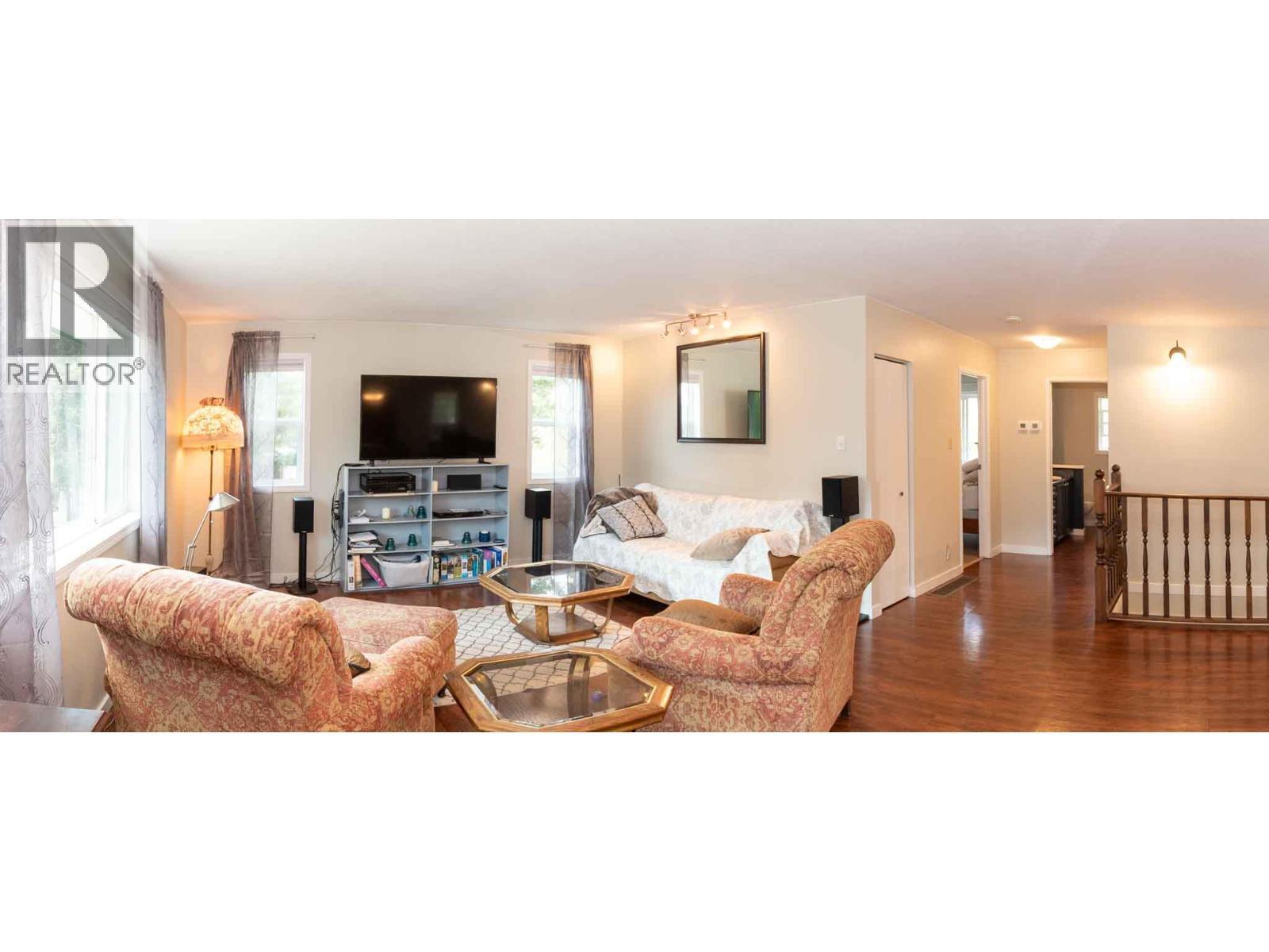 Living Room with Lake views - 3022 Loon Lake Road, Loon Lake, BC - Indoor Photo Showing Living Room