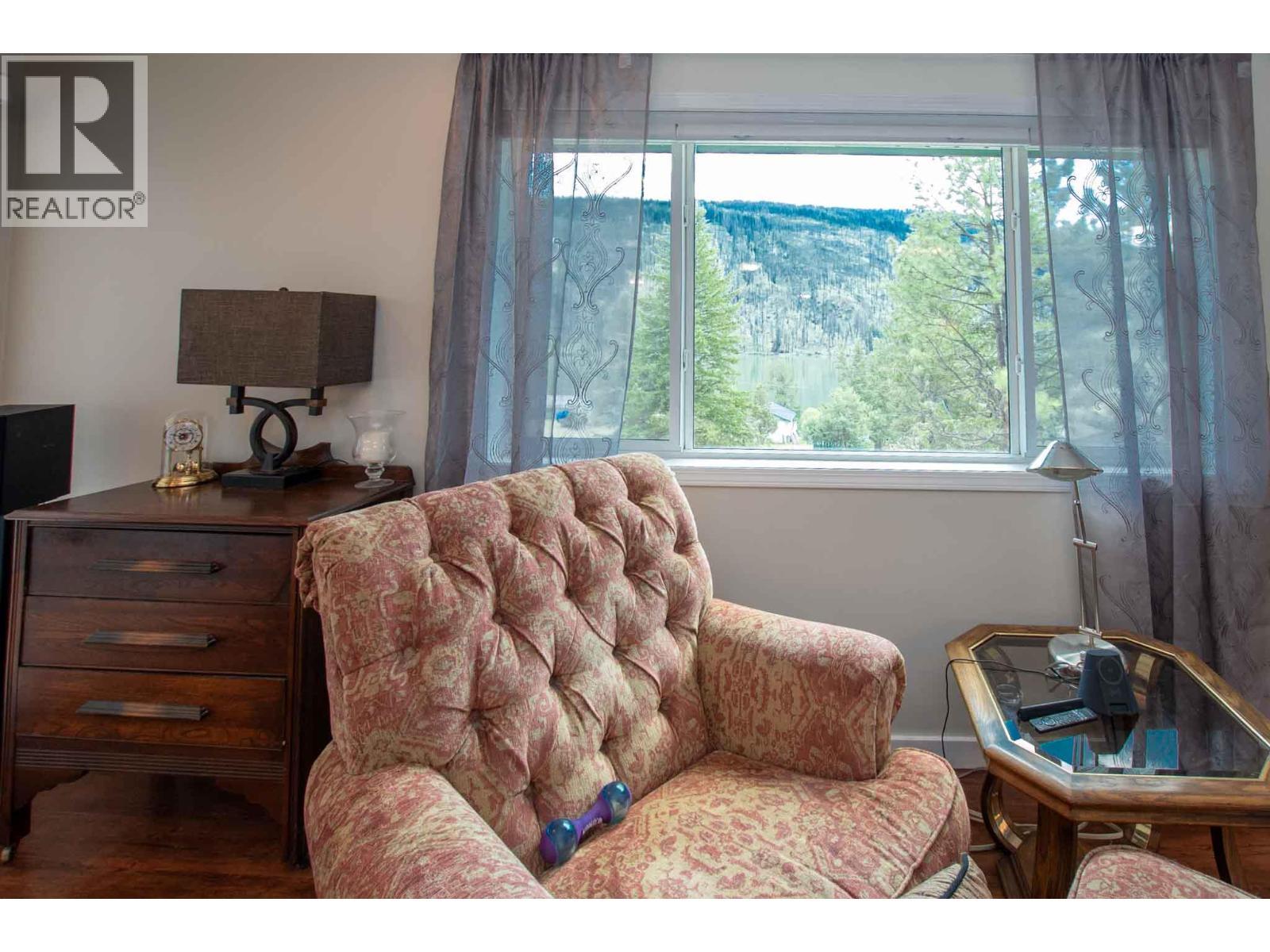 3022 Loon Lake Road, Loon Lake, BC - Indoor